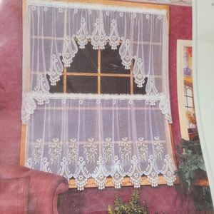 NWOT. Heritage Lace Tiara